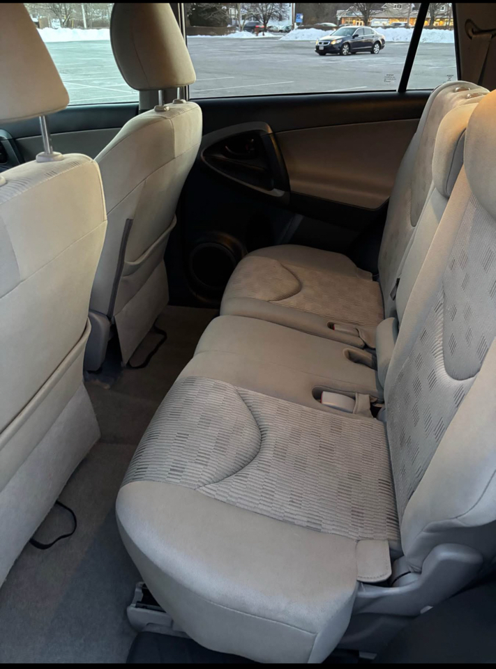 Toyota RAV4 Base I4 4WD 2011