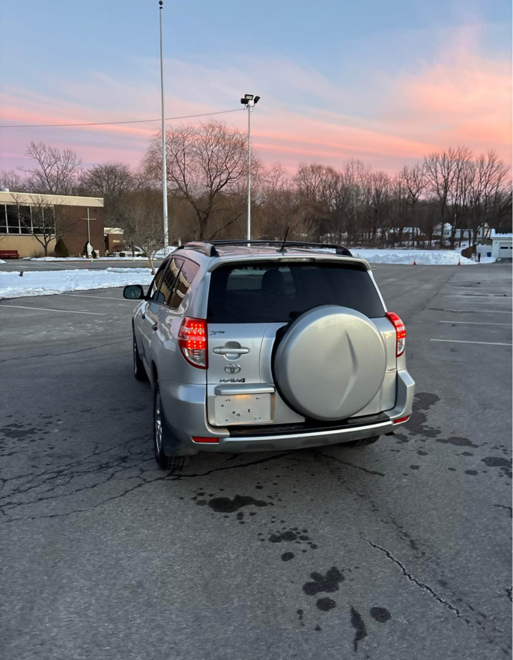 Toyota RAV4 Base I4 4WD 2011