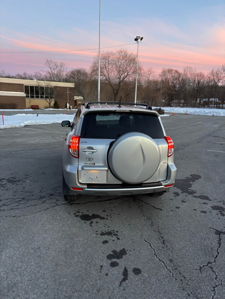 Toyota RAV4 Base I4 4WD 2011