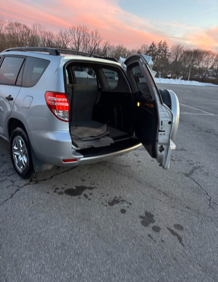 Toyota RAV4 Base I4 4WD 2011