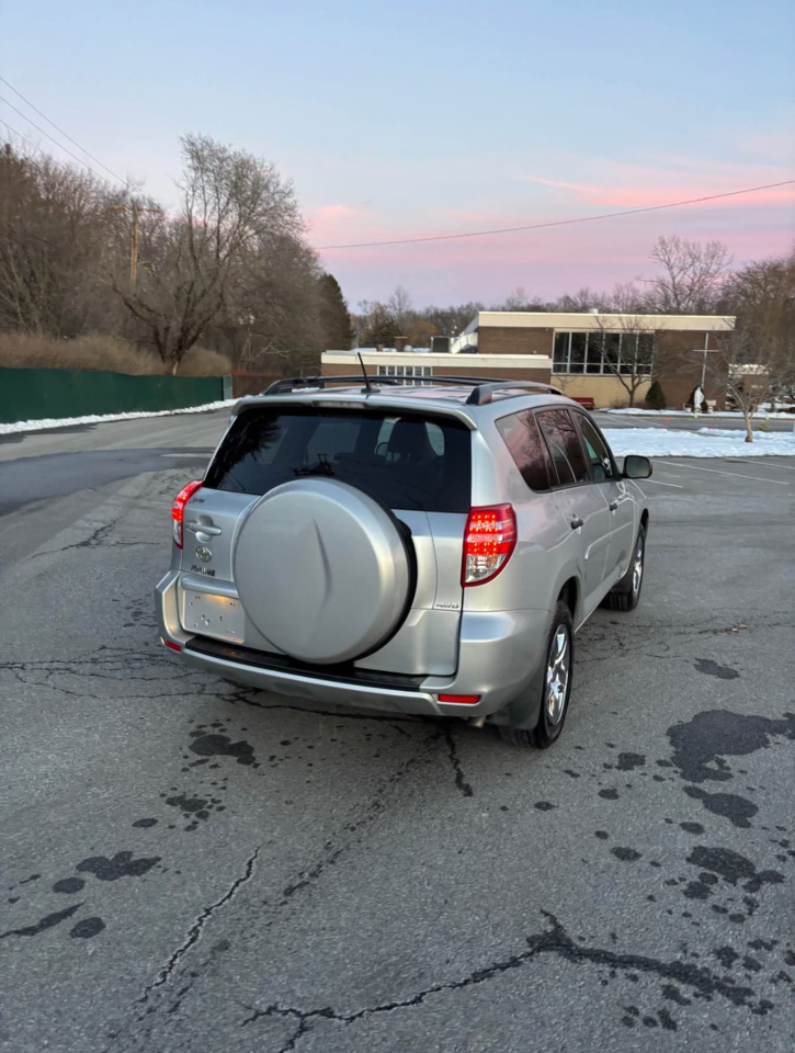 Toyota RAV4 Base I4 4WD 2011