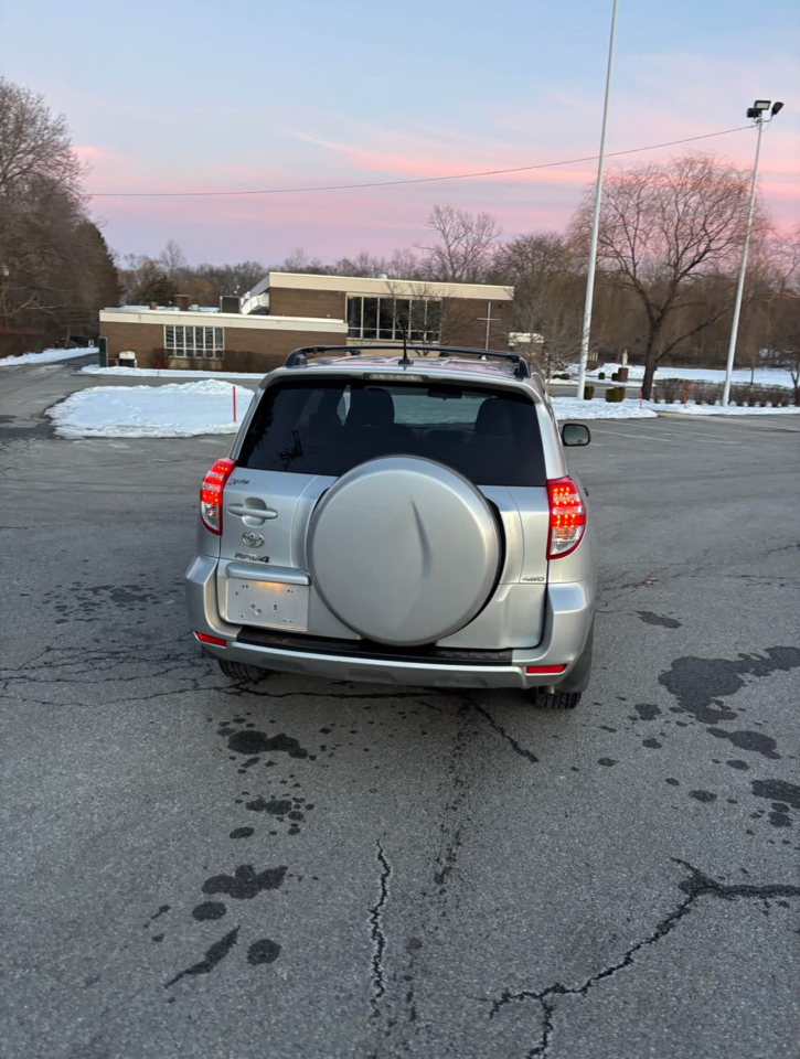 Toyota RAV4 Base I4 4WD 2011