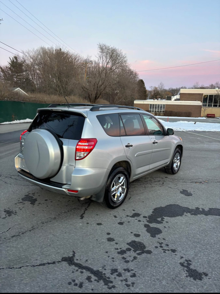 Toyota RAV4 Base I4 4WD 2011