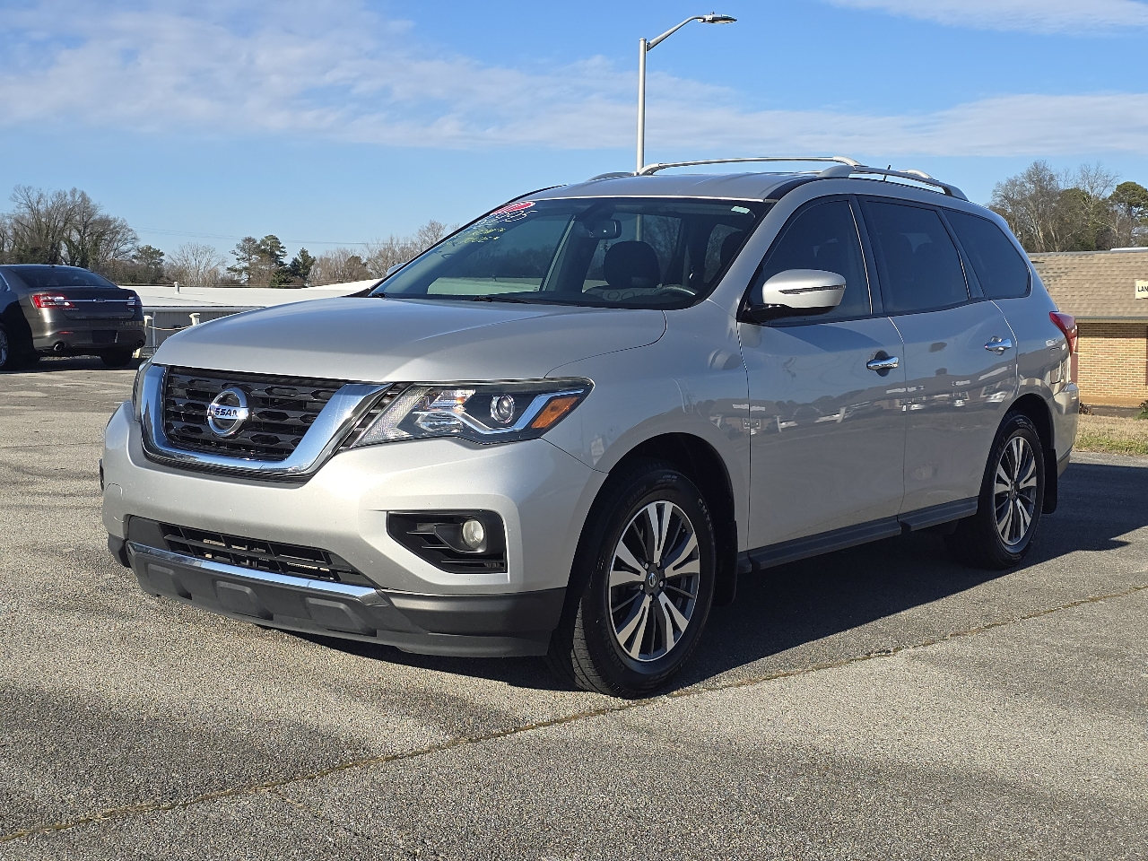 2017 Nissan Pathfinder FWD SV