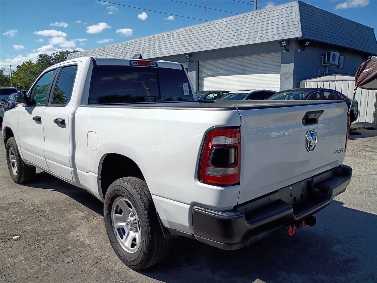 RAM 1500 Tradesman Quad Cab 4WD 2023