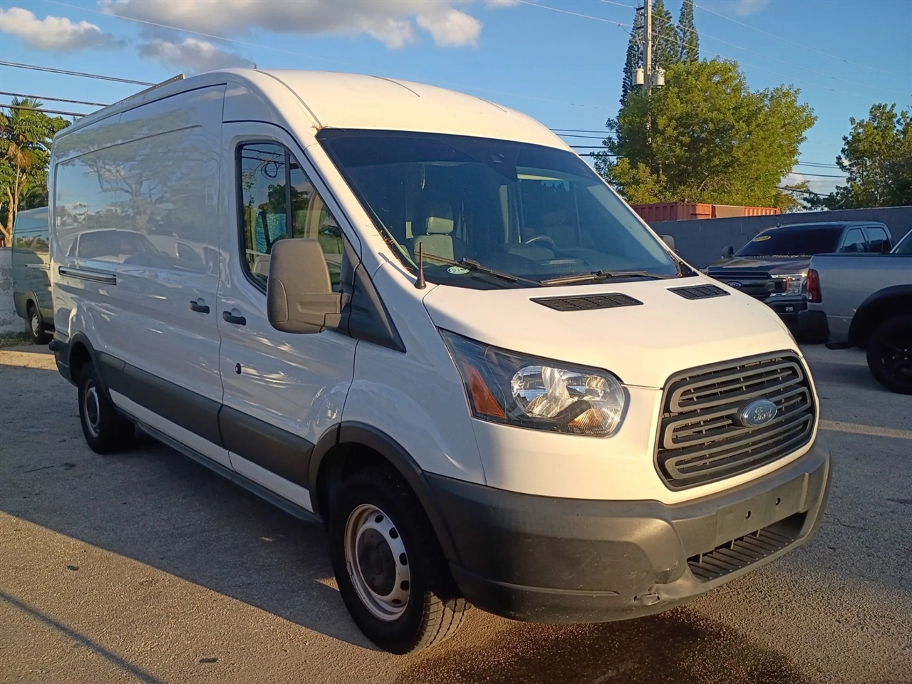 Ford Transit 250 Van Med. Roof w/Sliding Pass. 148-in. WB 2019