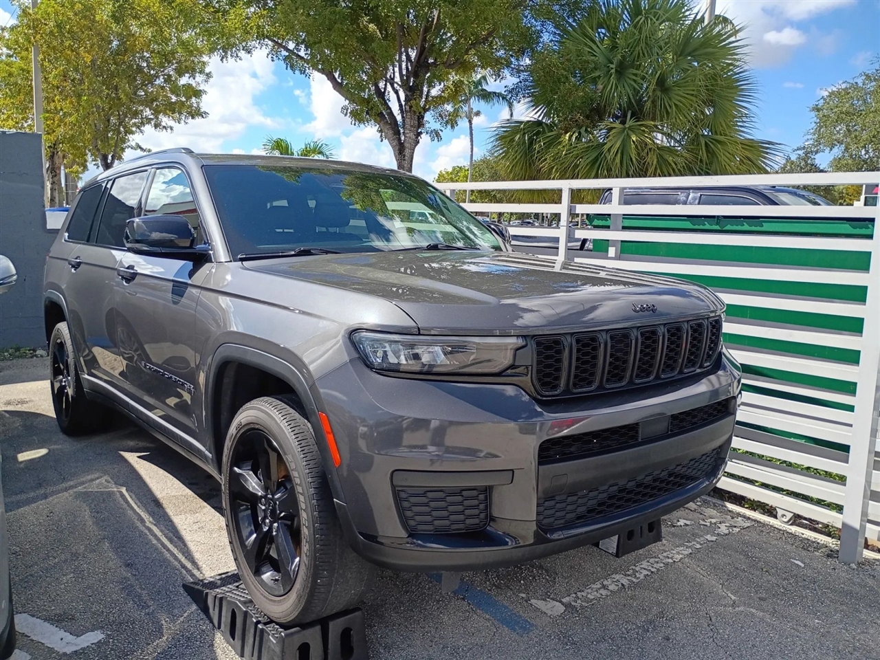 2022 Jeep Grand Cherokee L Laredo 4WD