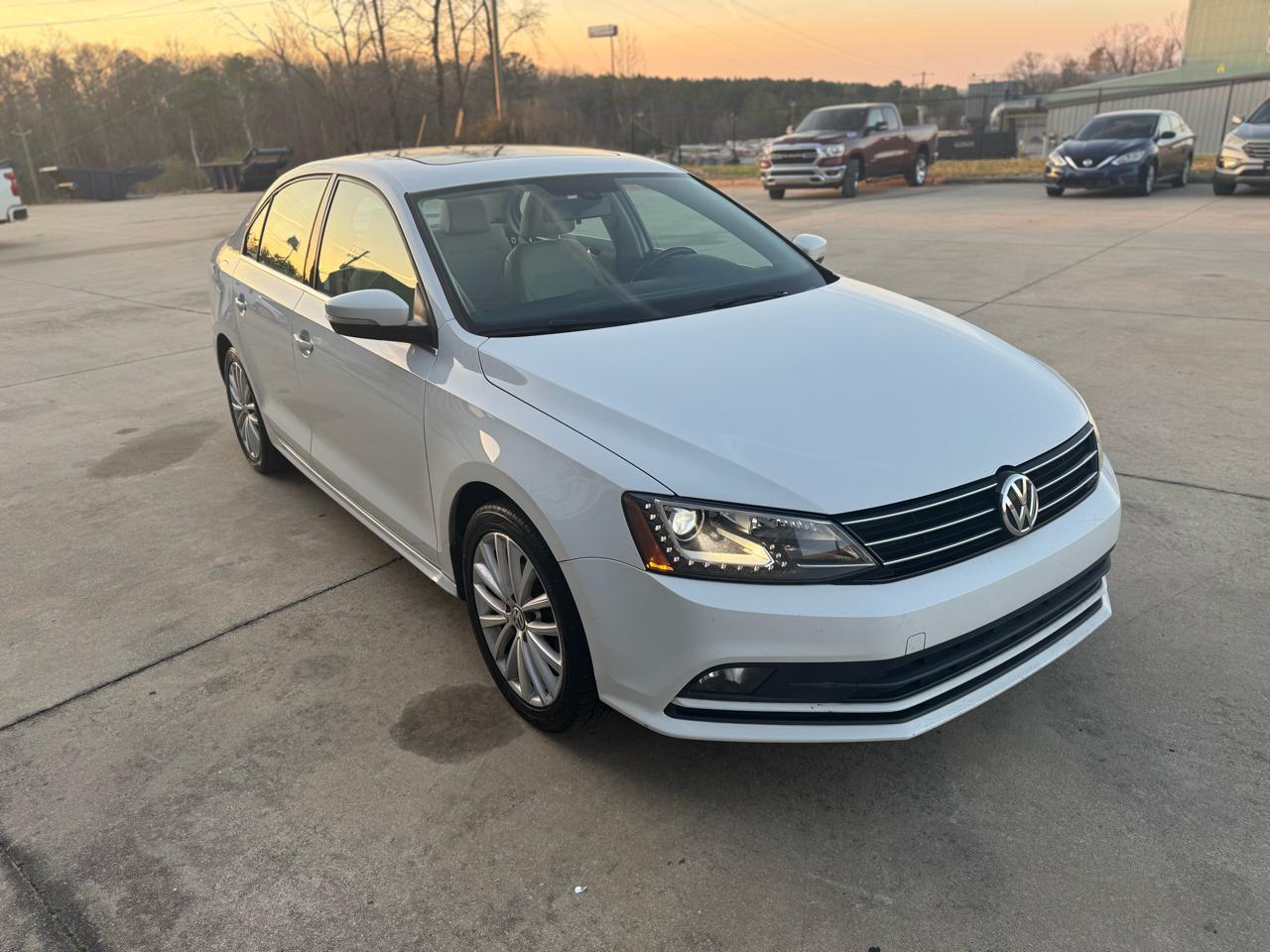 Volkswagen Jetta SEL 6A 2016