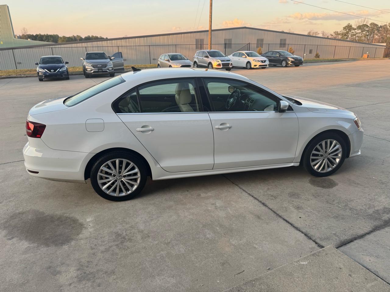 Volkswagen Jetta SEL 6A 2016