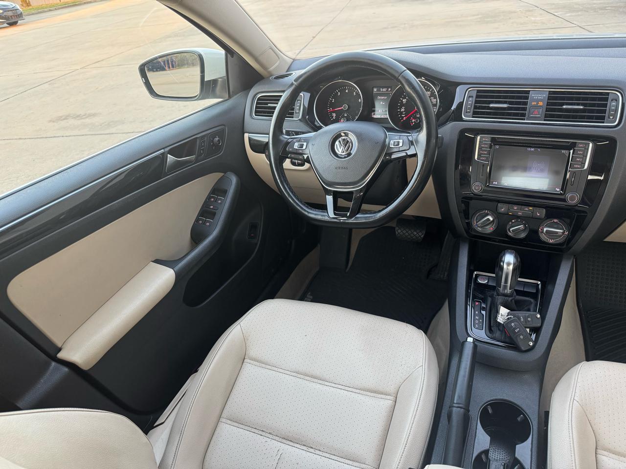 Volkswagen Jetta SEL 6A 2016