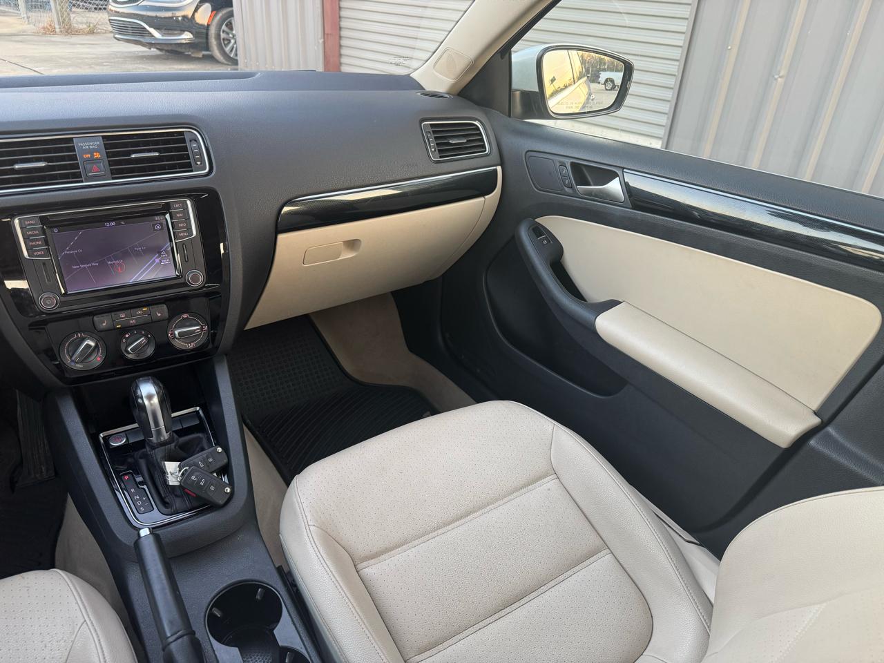 Volkswagen Jetta SEL 6A 2016