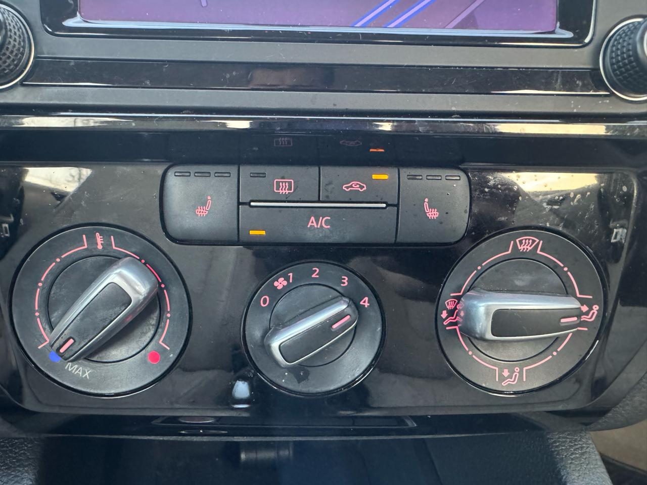 Volkswagen Jetta SEL 6A 2016