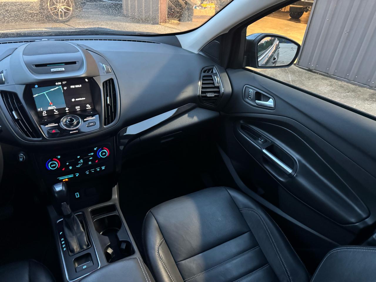 Ford Escape Titanium 4WD 2017