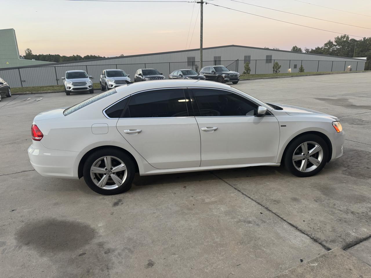 Volkswagen Passat 4dr Sdn 1.8T Auto Limited Edition 2015