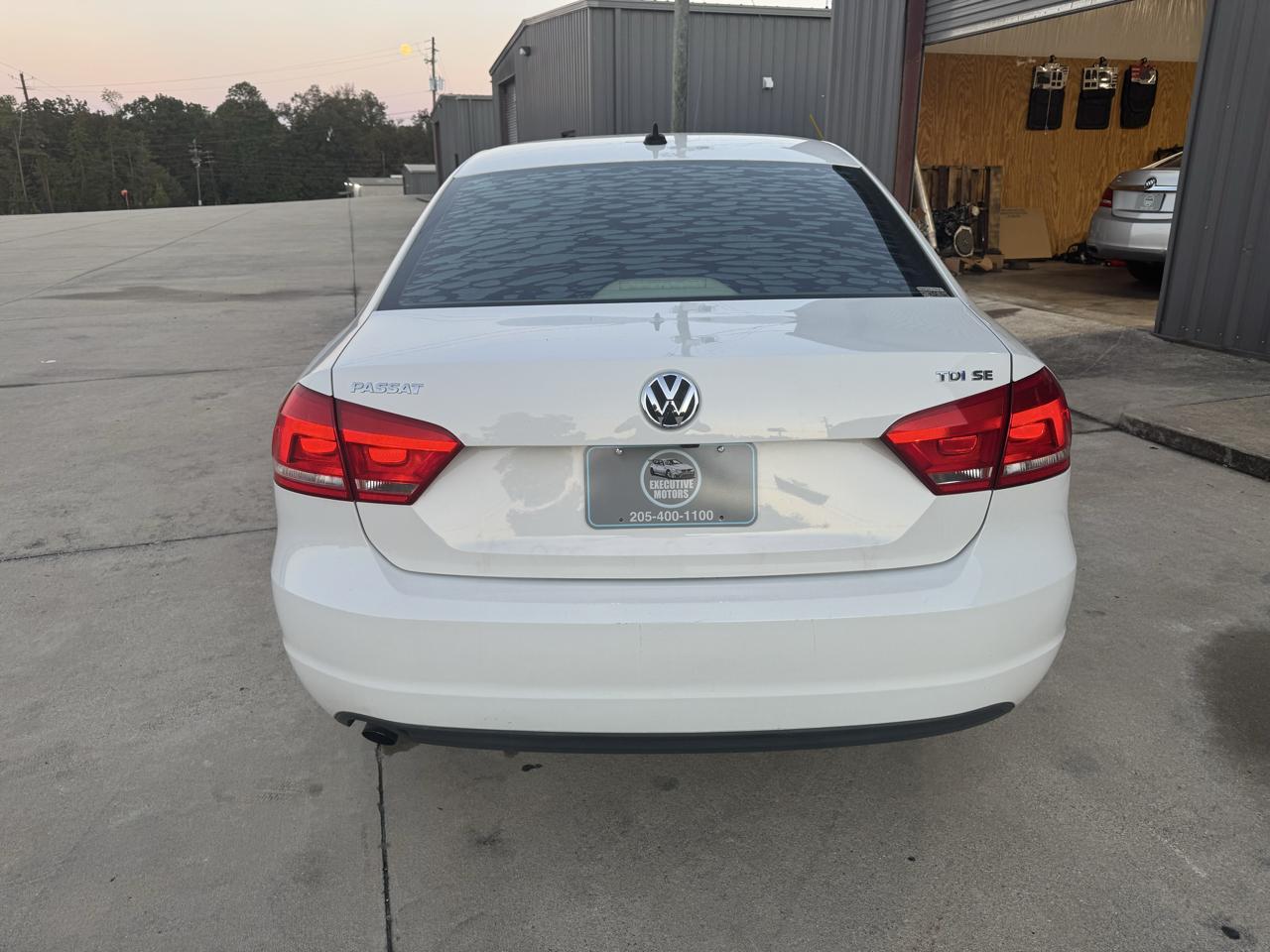 Volkswagen Passat 4dr Sdn 1.8T Auto Limited Edition 2015