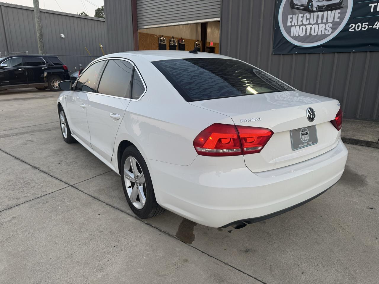 Volkswagen Passat 4dr Sdn 1.8T Auto Limited Edition 2015