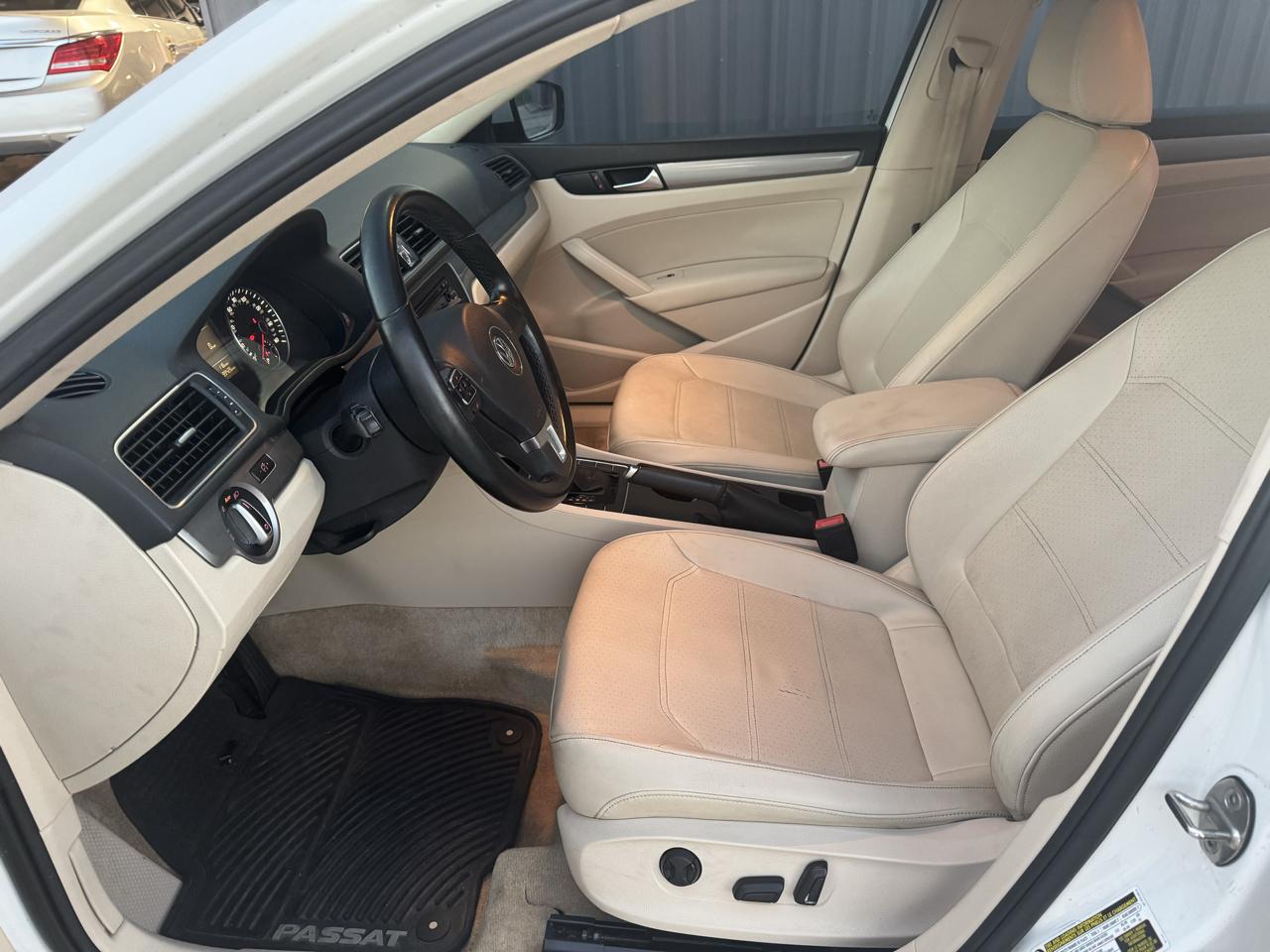 Volkswagen Passat 4dr Sdn 1.8T Auto Limited Edition 2015