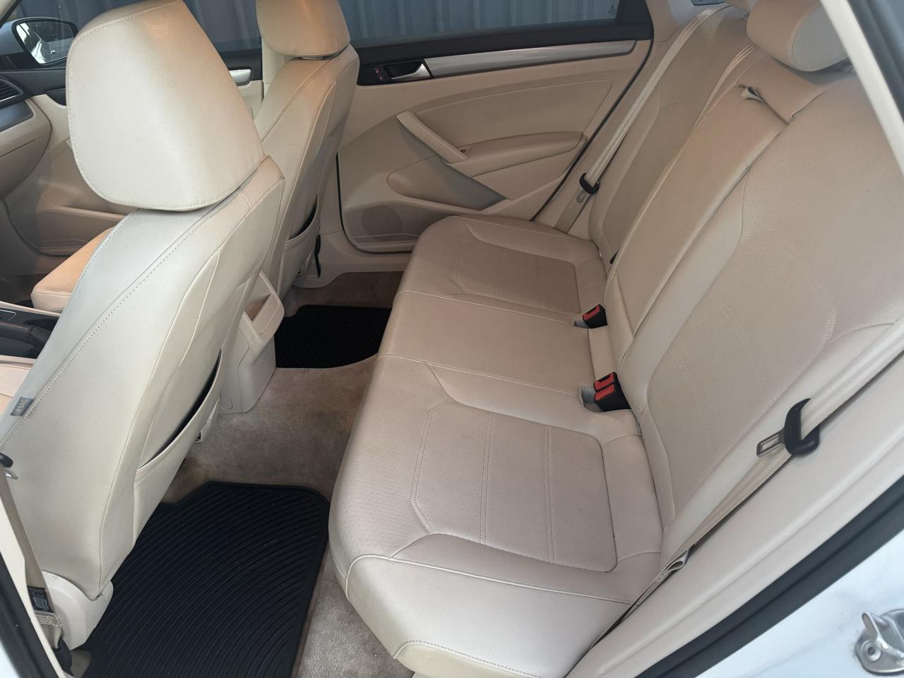 Volkswagen Passat 4dr Sdn 1.8T Auto Limited Edition 2015