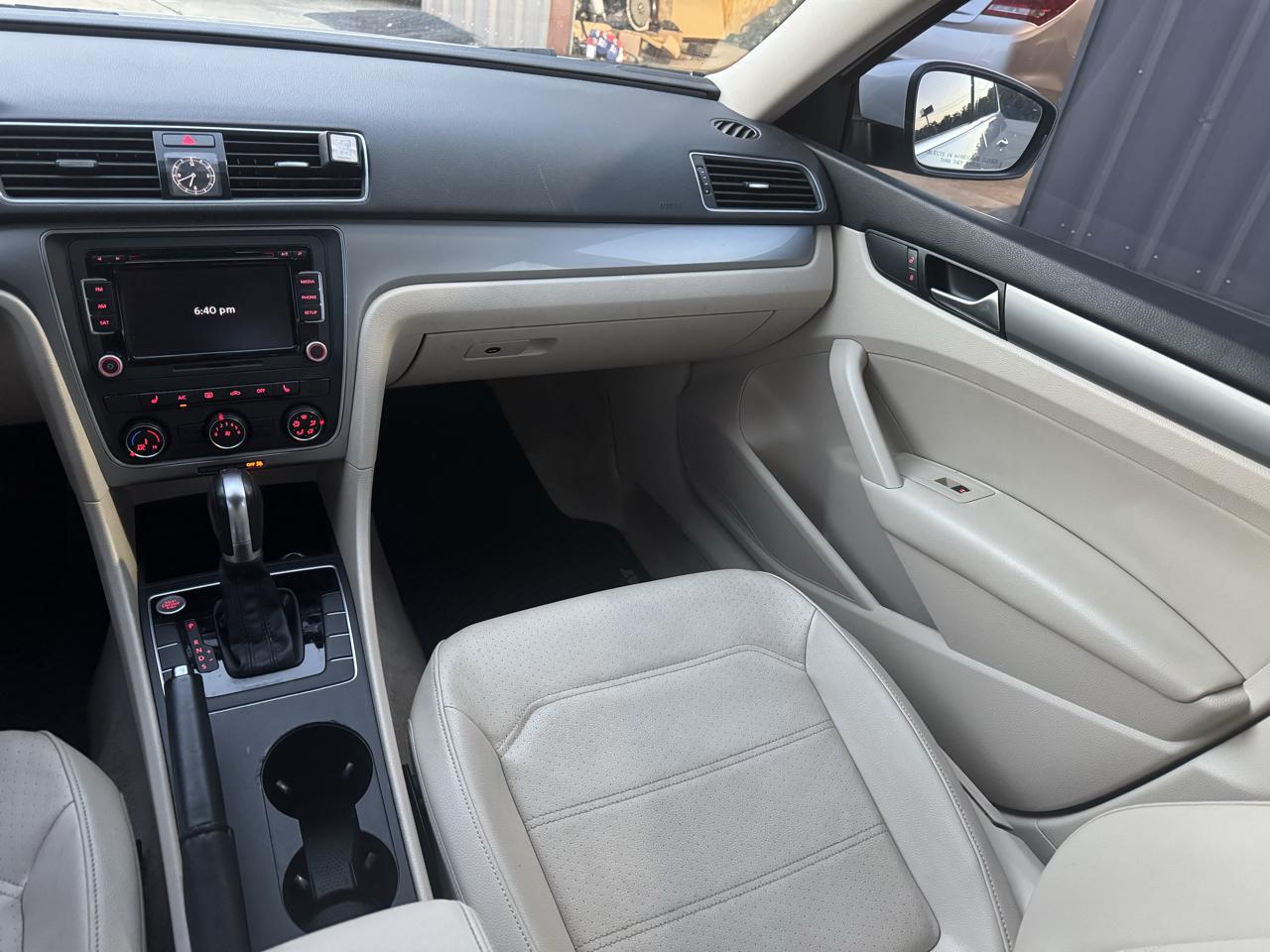 Volkswagen Passat 4dr Sdn 1.8T Auto Limited Edition 2015