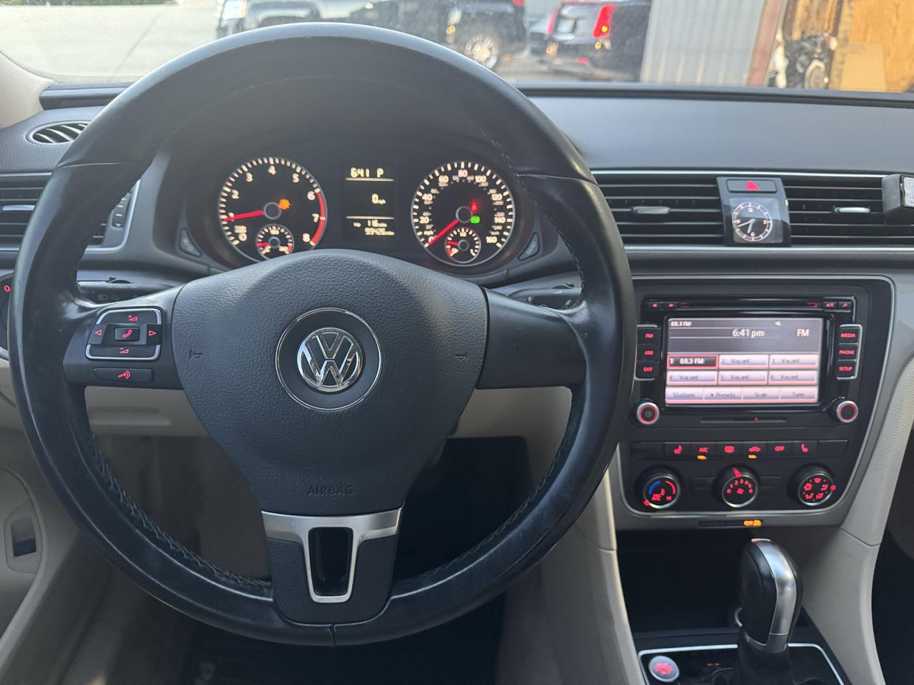 Volkswagen Passat 4dr Sdn 1.8T Auto Limited Edition 2015