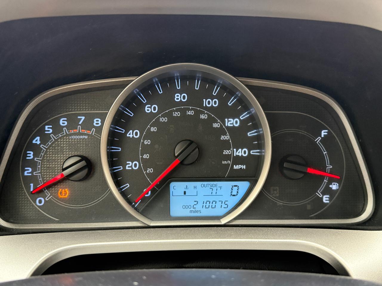 Toyota RAV4 LE FWD 2013