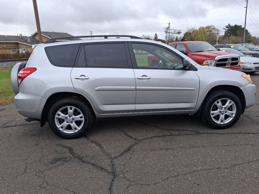 Toyota RAV4 Base V6 4WD 2011