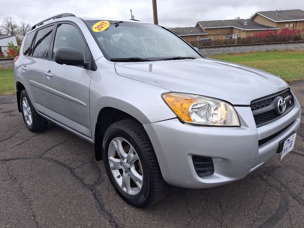 Toyota RAV4 Base V6 4WD 2011