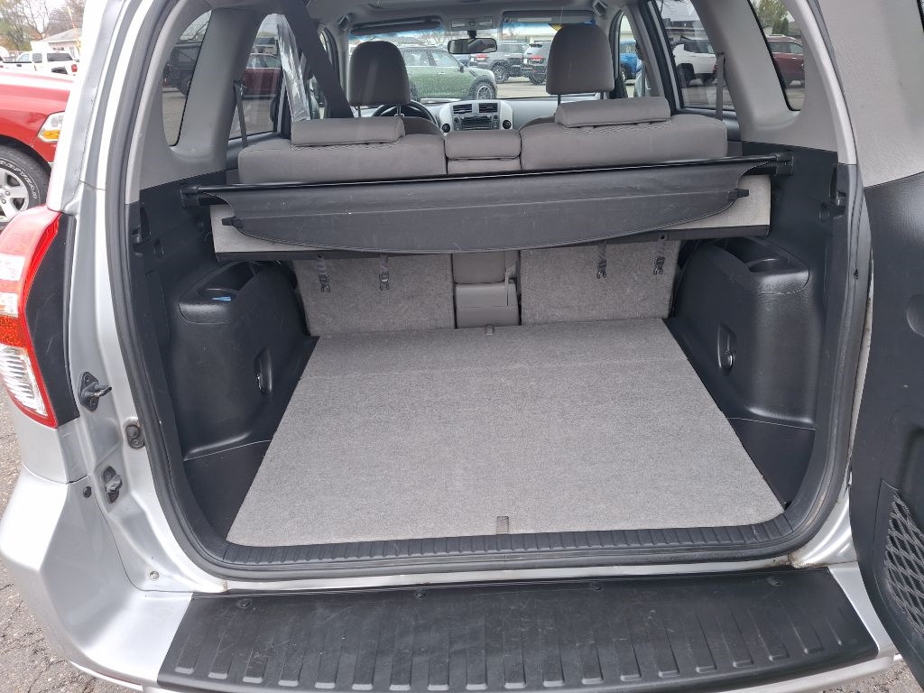 Toyota RAV4 Base V6 4WD 2011