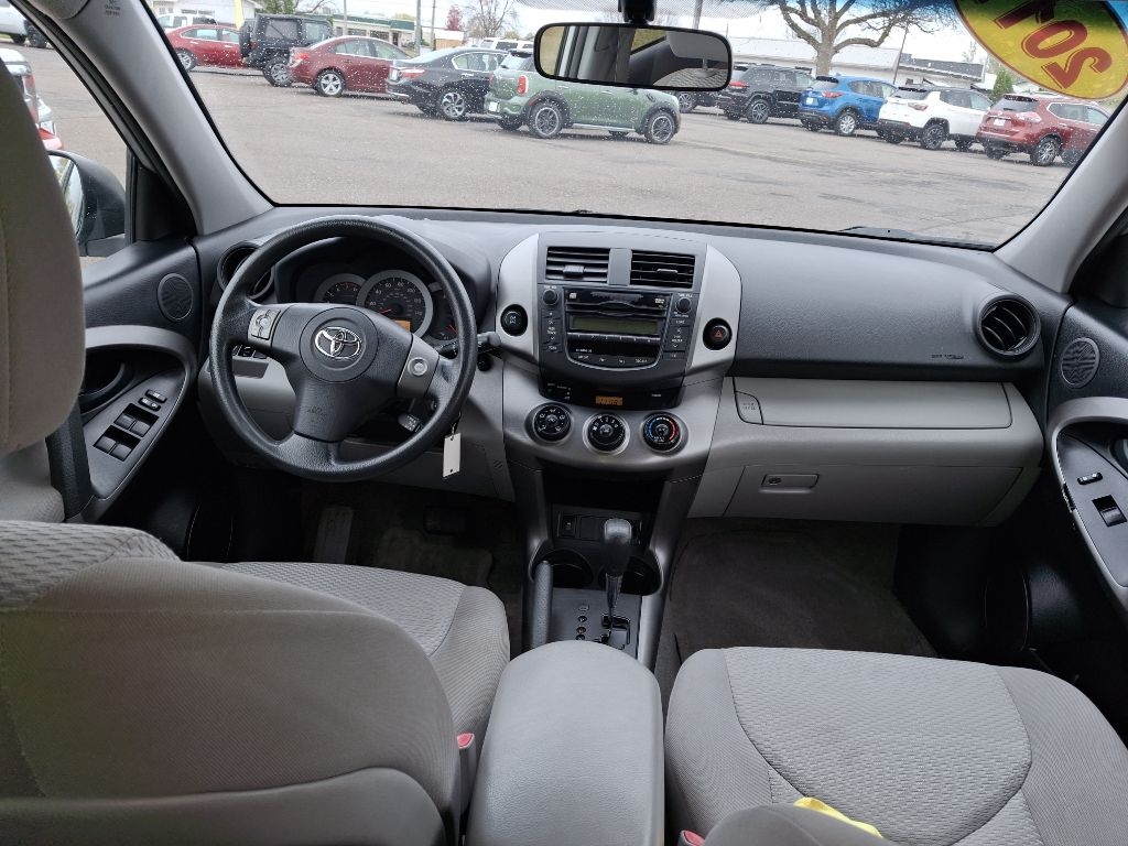 Toyota RAV4 Base V6 4WD 2011