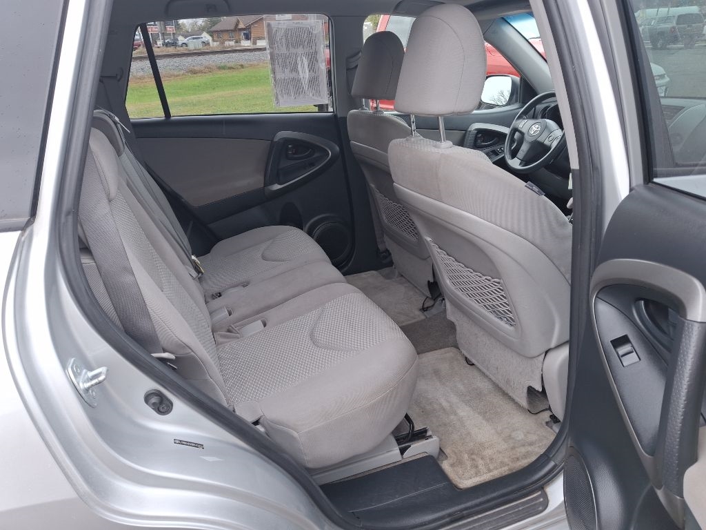 Toyota RAV4 Base V6 4WD 2011