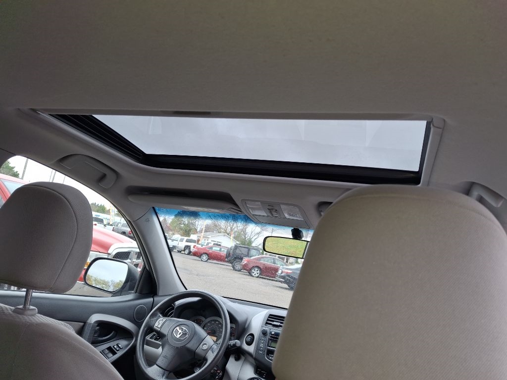 Toyota RAV4 Base V6 4WD 2011