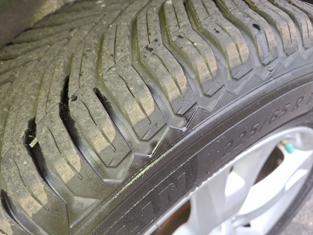 Toyota RAV4 Base V6 4WD 2011