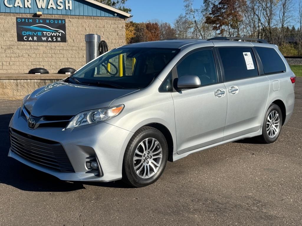 2020 Toyota Sienna XLE
