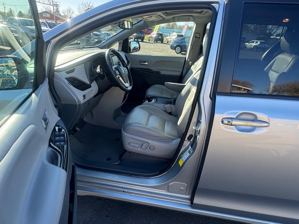 Toyota Sienna Limited Premium 7-Passenger 2020