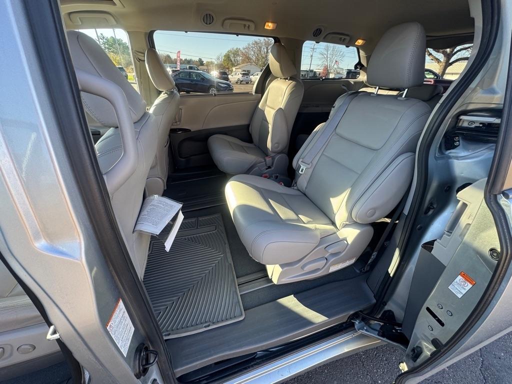 Toyota Sienna Limited Premium 7-Passenger 2020