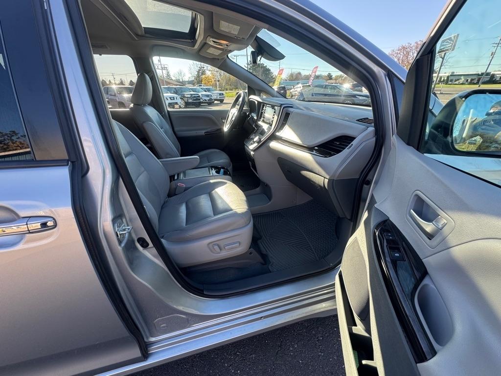 Toyota Sienna Limited Premium 7-Passenger 2020