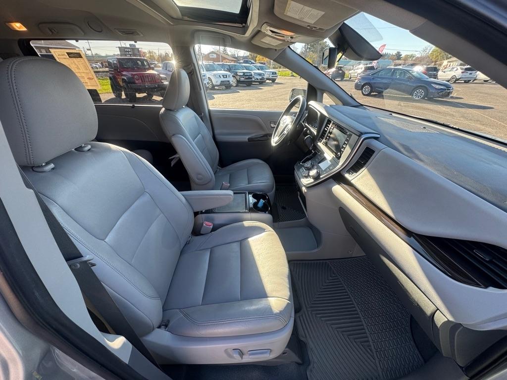 Toyota Sienna Limited Premium 7-Passenger 2020