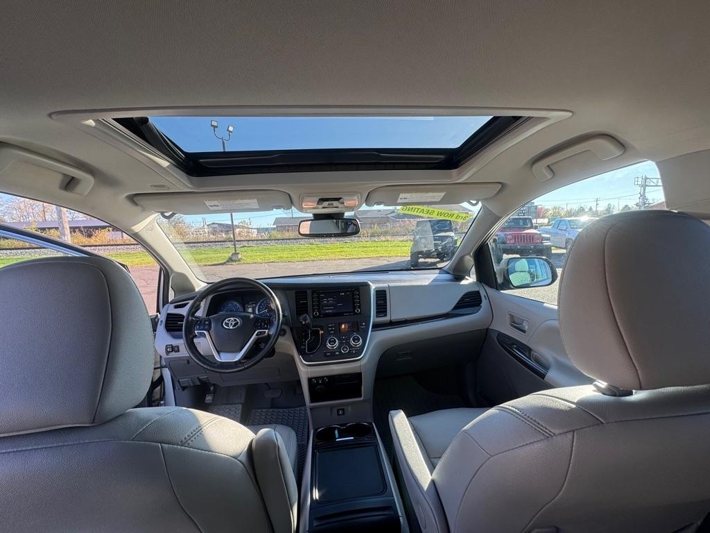 Toyota Sienna Limited Premium 7-Passenger 2020