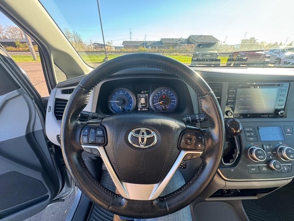 Toyota Sienna Limited Premium 7-Passenger 2020