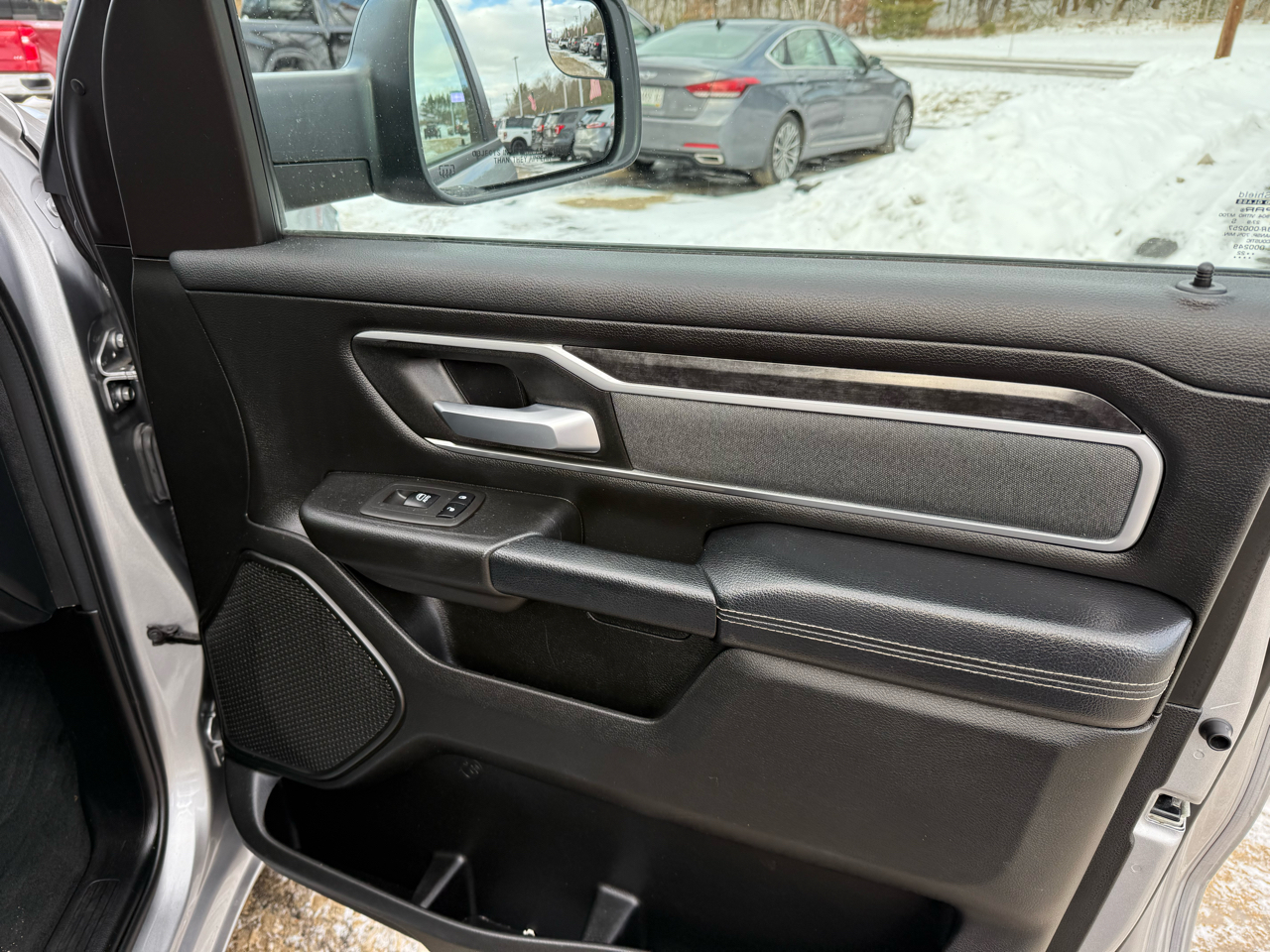 RAM 1500 Big Horn Crew Cab SWB 4WD 2022