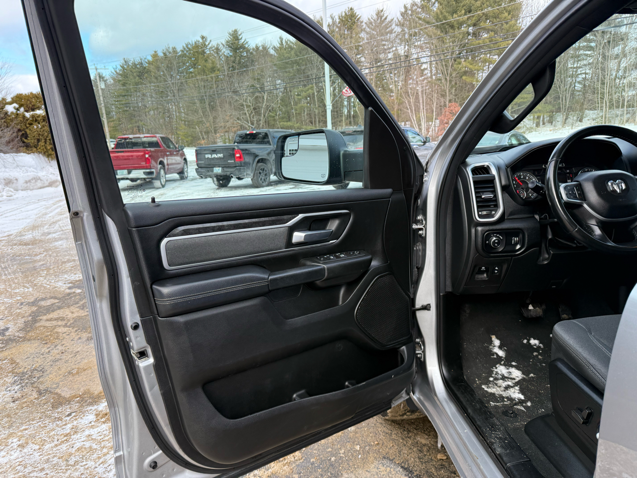 RAM 1500 Big Horn Crew Cab SWB 4WD 2022