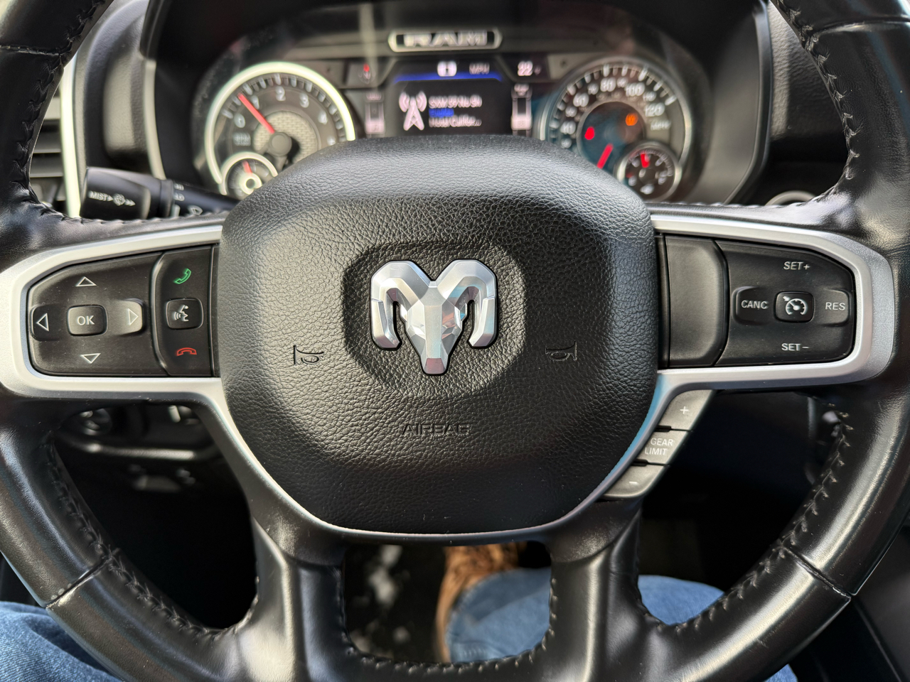 RAM 1500 Big Horn Crew Cab SWB 4WD 2022