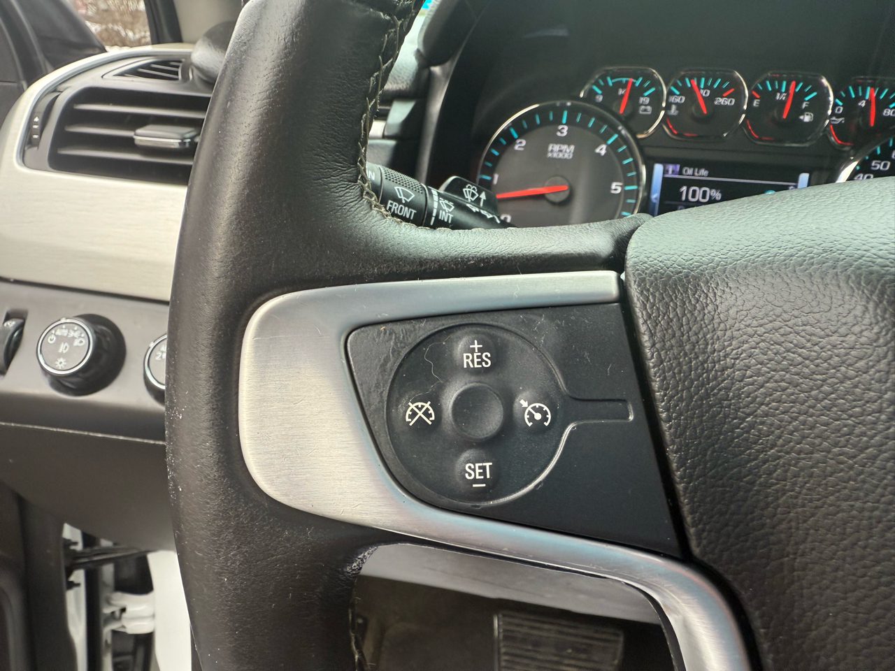 GMC Yukon XL SLE 4WD 2017