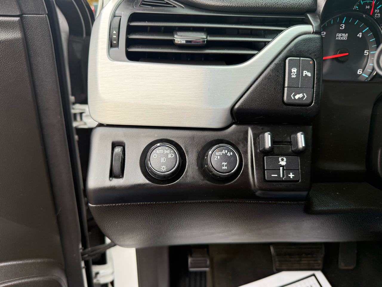 GMC Yukon XL SLE 4WD 2017