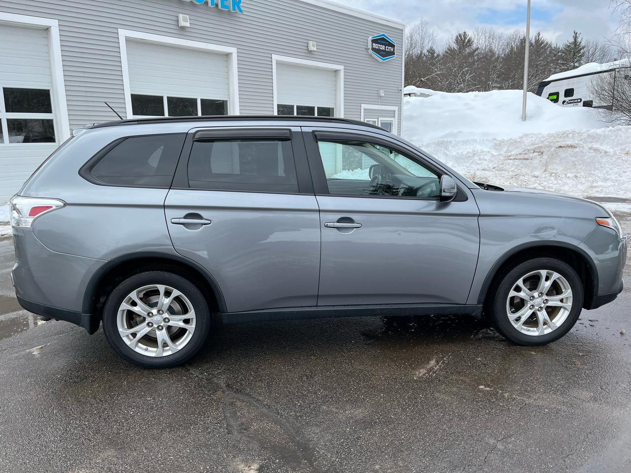 Mitsubishi Outlander SE S-AWC 2015