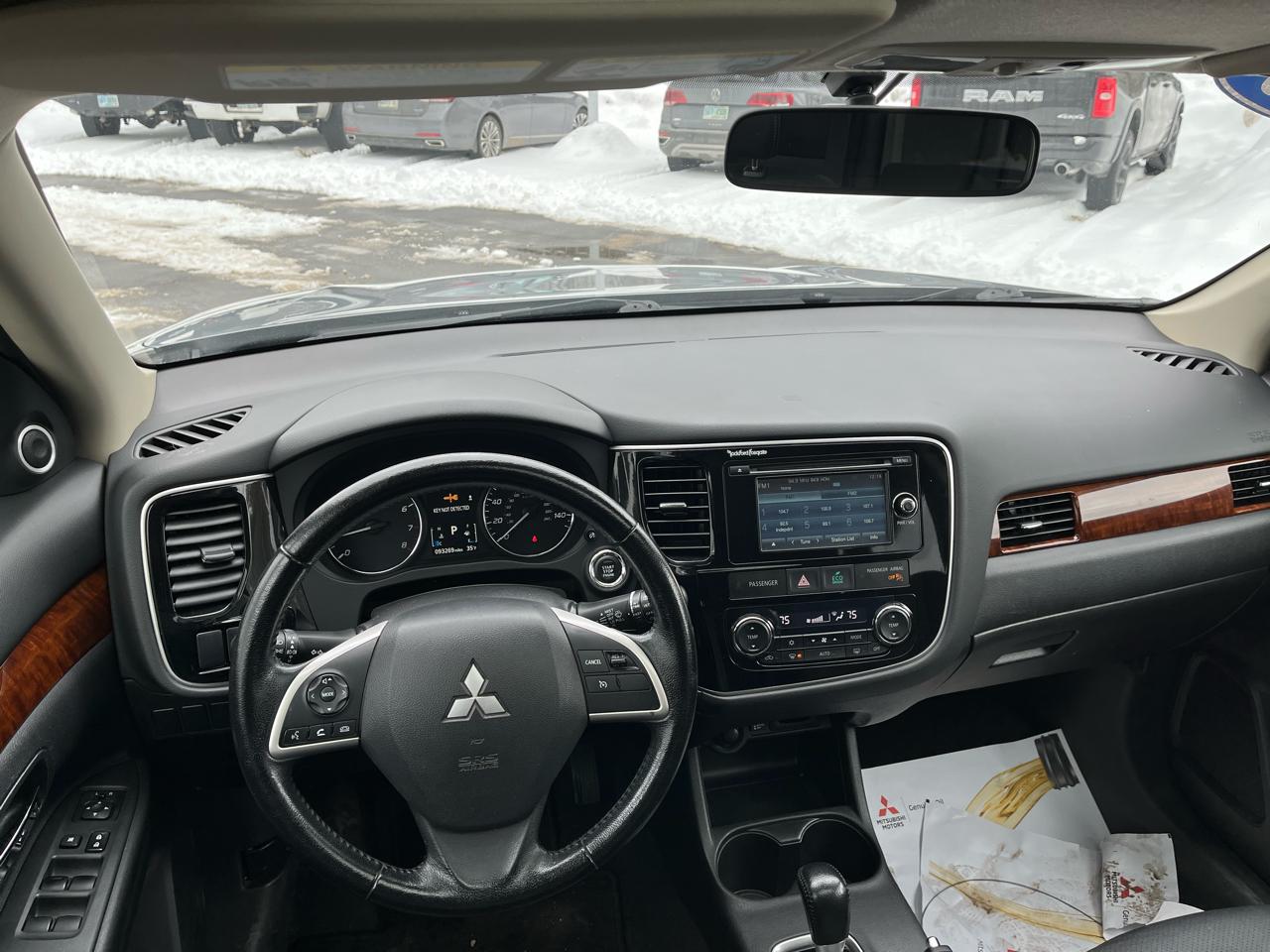 Mitsubishi Outlander SE S-AWC 2015