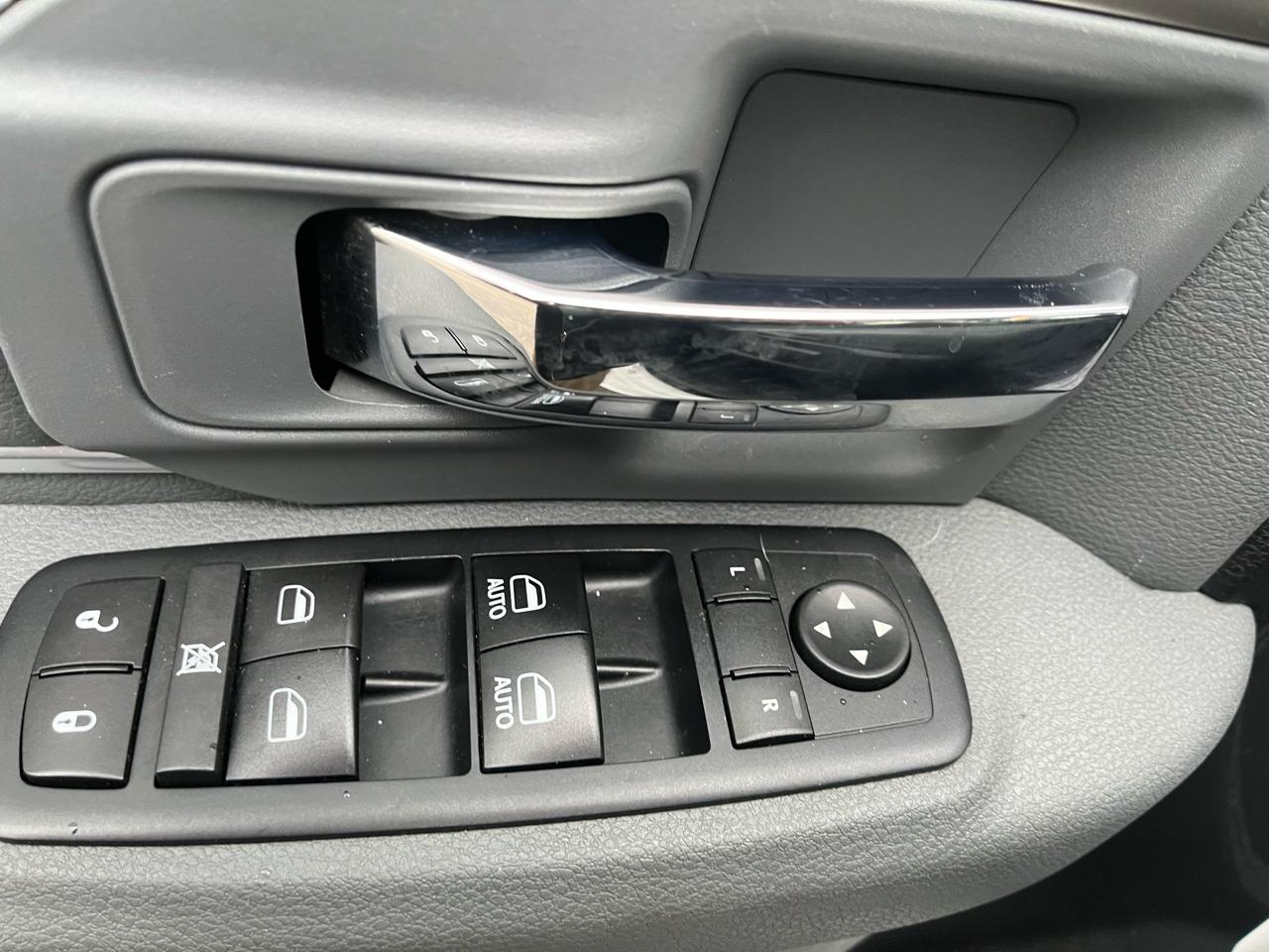 RAM 2500 SLT Crew Cab SWB 4WD 2017