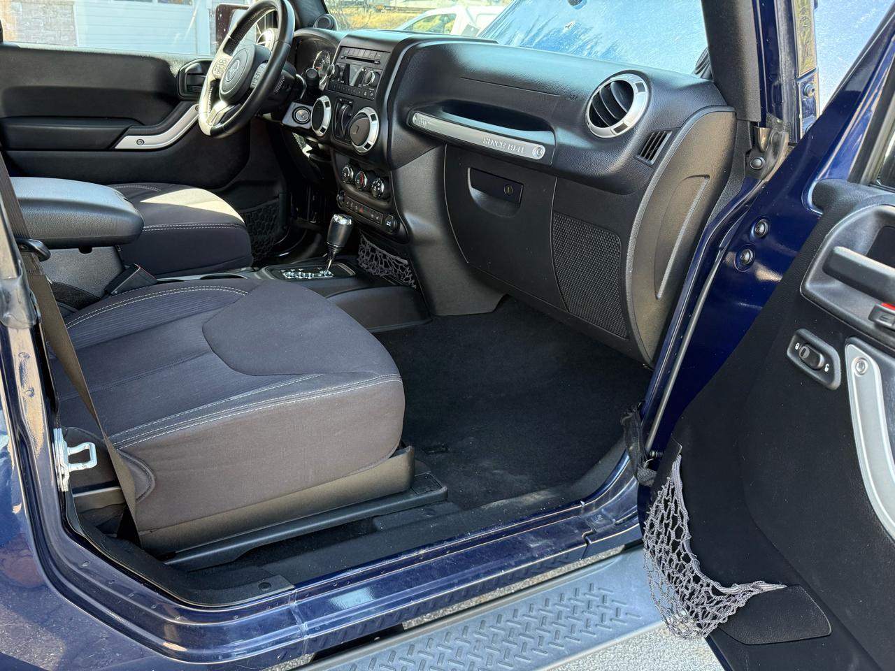 Jeep Wrangler Sahara 4WD 2013