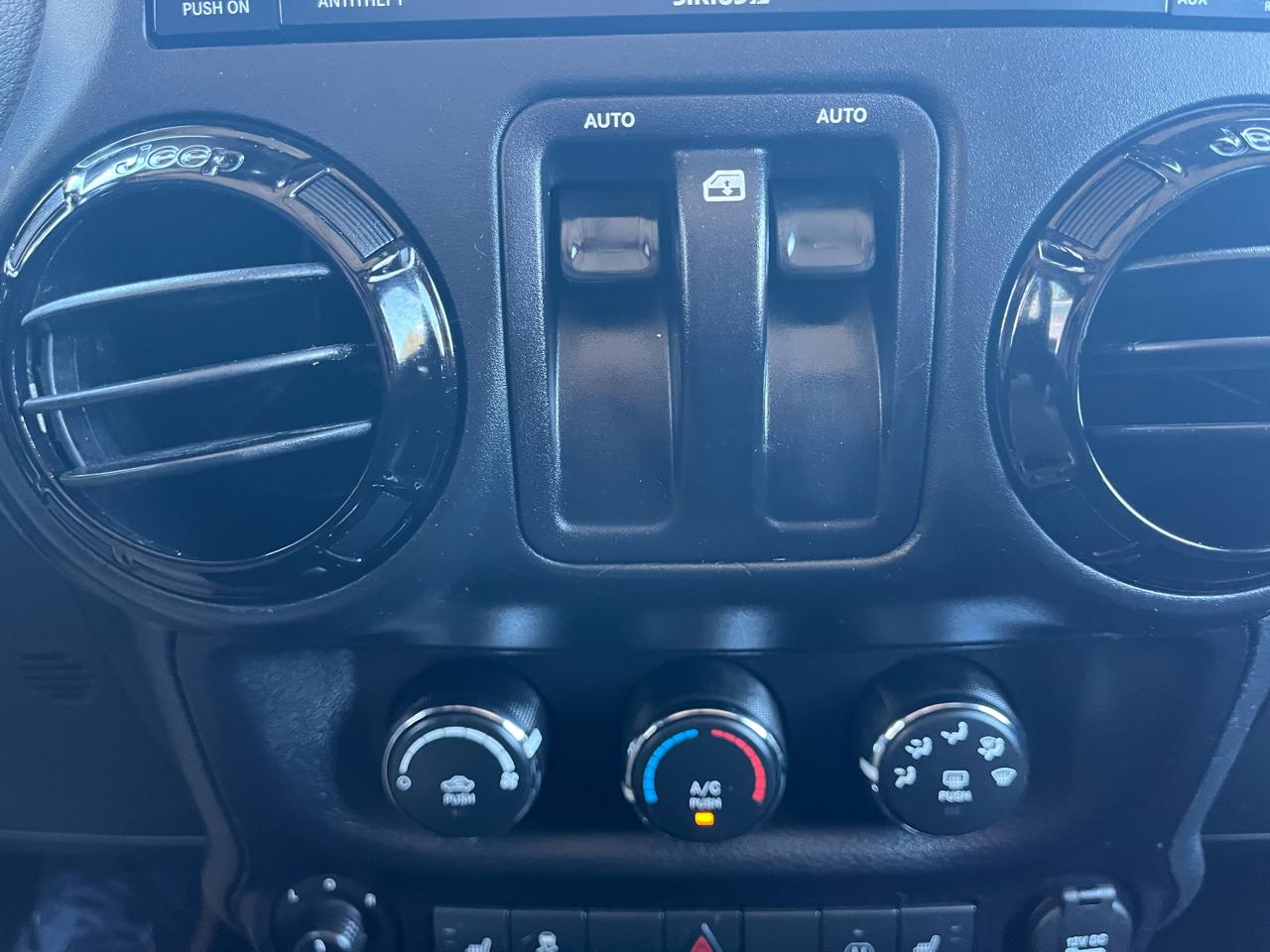 Jeep Wrangler Sahara 4WD 2016