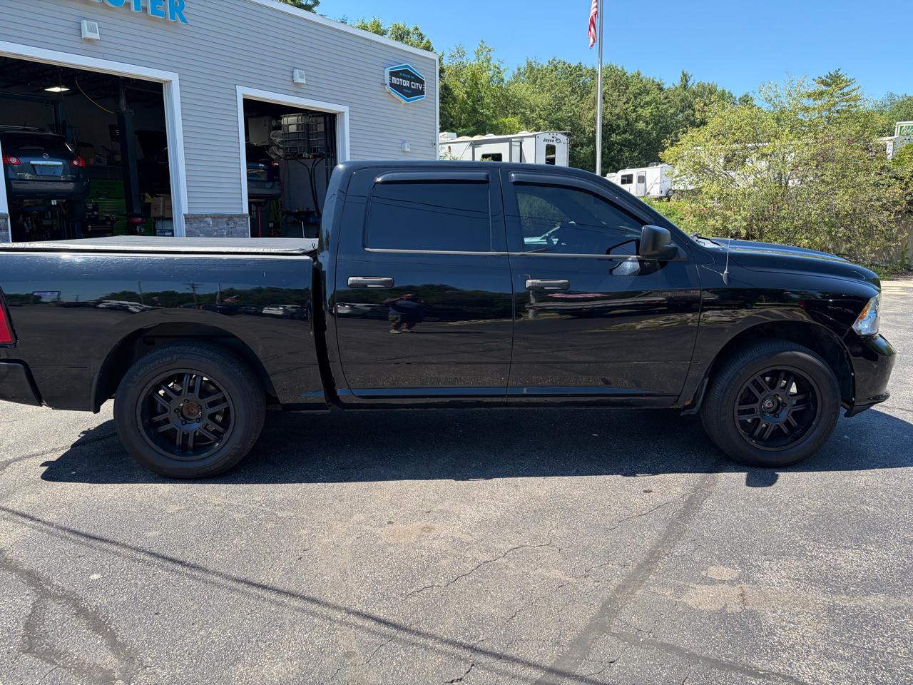 RAM 1500 Tradesman Crew Cab SWB 4WD 2015